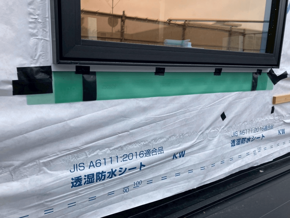 サッシ下部水切りシート取付